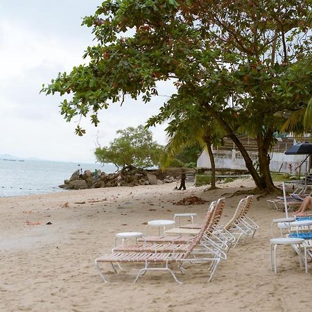 J Beach Suites At Rainbow Paradise Tanjung Bungah  Eksteriør billede