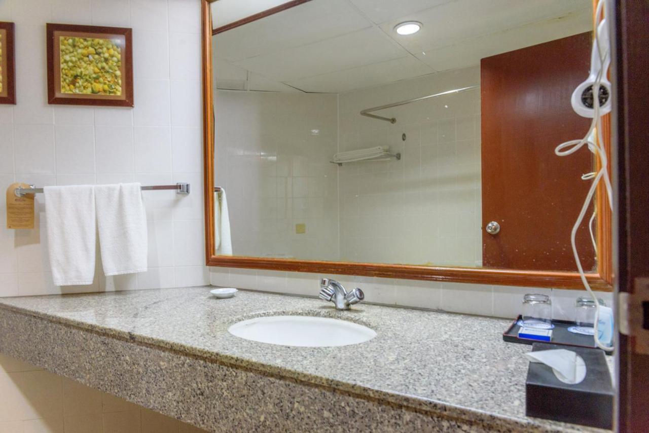 J Beach Suites At Rainbow Paradise Tanjung Bungah  Eksteriør billede